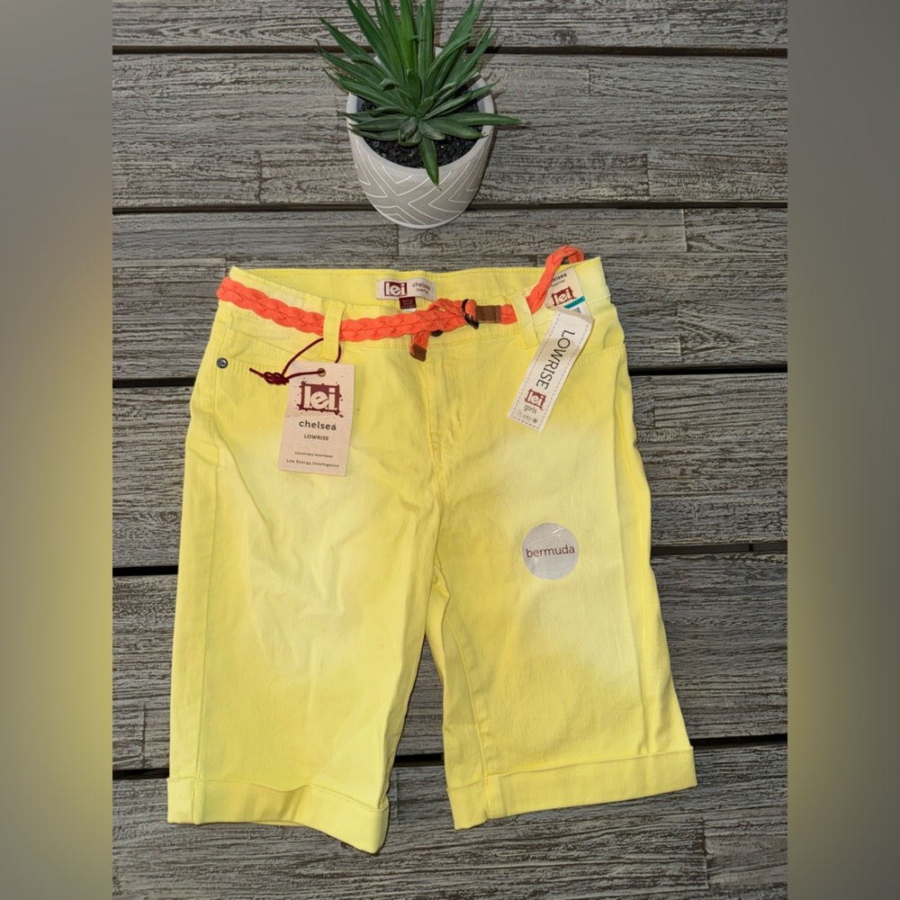Teen Girls LEI Brand Yellow Bermuda Shorts, Size 16 Regular